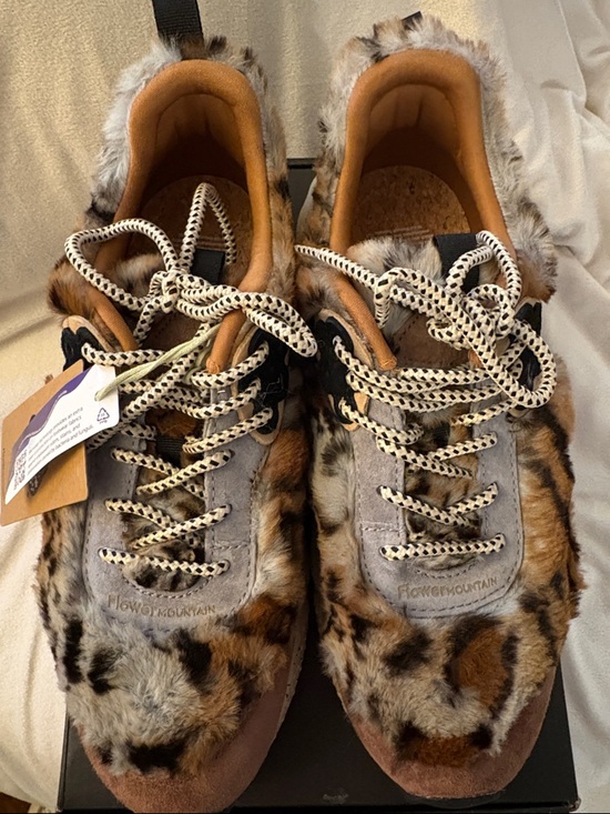 NWT Flower Mountain KOTETSU SUEDE ECO-FUR IN GREY & LIGHT BROWN - Picture 8 of 14